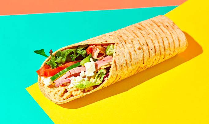 682X405_Wrap-mediterráneo-con-jamón,-hummus-y-pepino-crunchy_Lorenzano.jpg