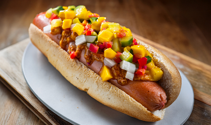 682X405_-Hot-dog-con-pico-de-gallo-de-mango,-puerro-crispy-y-salsa-picante_Lorenzano.jpg 682X405_-Hot-dog-con-pico-de-gallo-de-mango,-puerro-crispy-y-salsa-picante_Lorenzano.jpg
