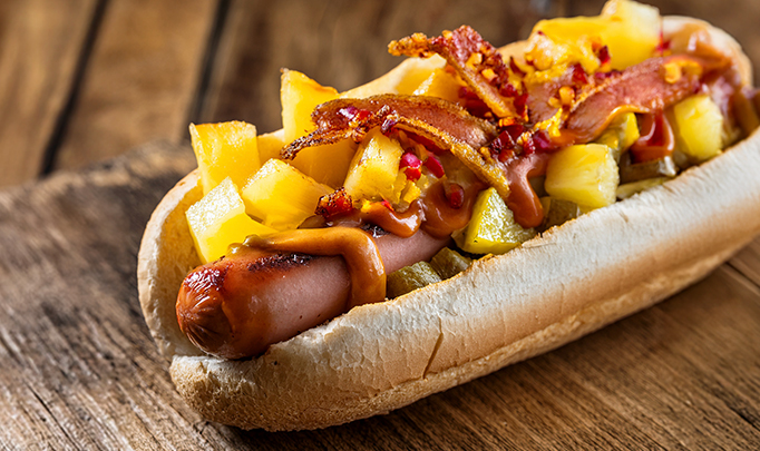 682X405_Hot-dog-tropical-con-piña,-salsa-BBQ-y-tocineta-_Lorenzano.jpg
