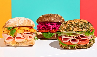 3 sándwiches con jamón y chorizo para almorzar fácil