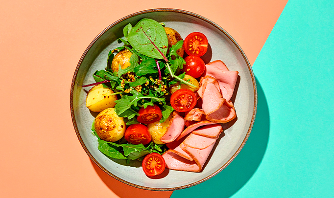 682X405_Ensalada-tibia-con-mortadela-y-papas-pequeñas_Lorenzano-1.jpg