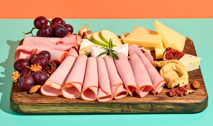 Tabla de quesos y jamones para compartir